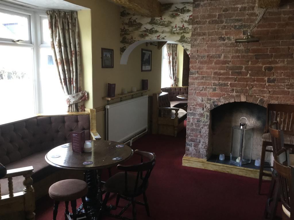 Hotel The Huntsman à Cheadle  Extérieur photo