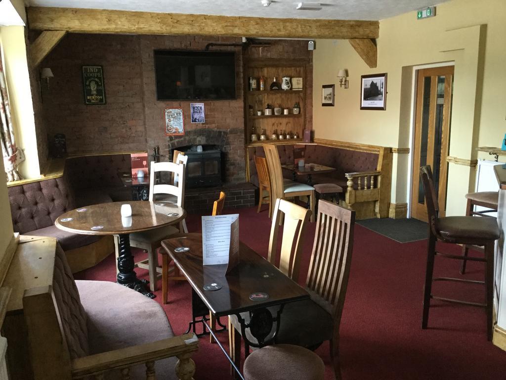 Hotel The Huntsman à Cheadle  Extérieur photo
