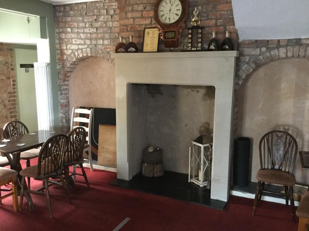 Hotel The Huntsman à Cheadle  Extérieur photo