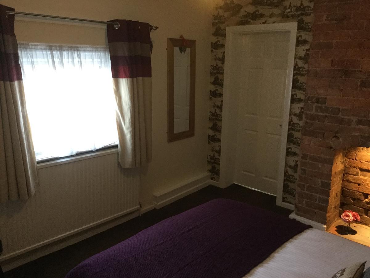 Hotel The Huntsman à Cheadle  Extérieur photo