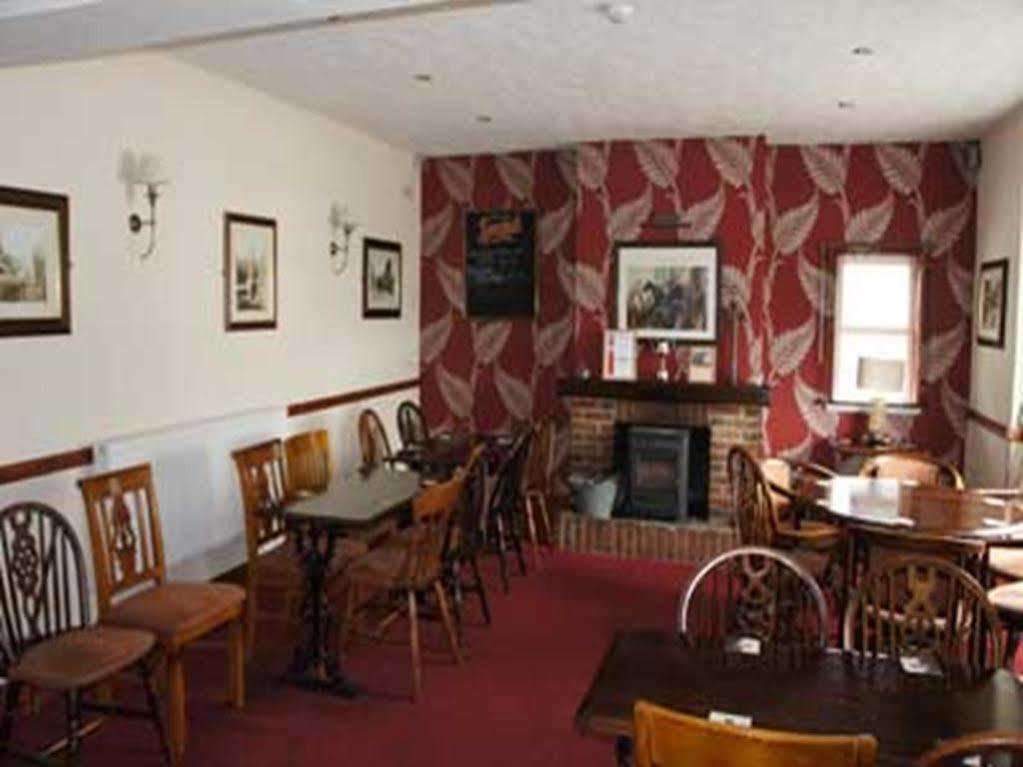 Hotel The Huntsman à Cheadle  Extérieur photo